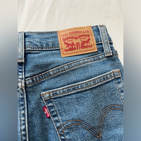 Levi’s Wedgie Straight Jeans - Picture 1 of 4